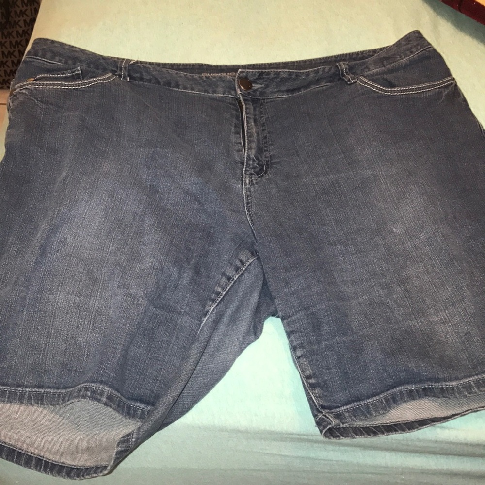 Bundle!  Avenue shorts and capris size 24